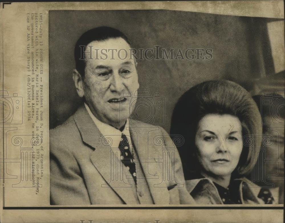 1976 Press Photo Juan D Peron, president of Argentina, with wife Maria Estela - Historic Images