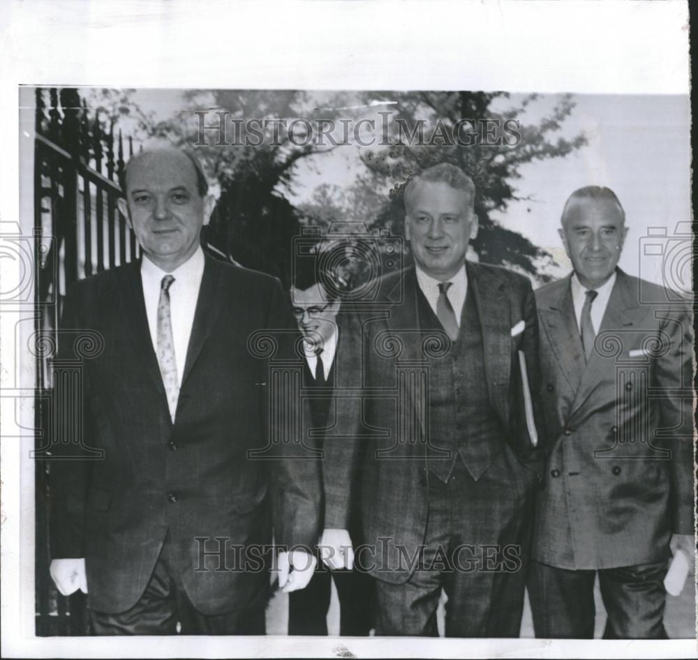 1962 Press Photo State Dept Officials Meet With Pres. - RRV39085 - Historic Images