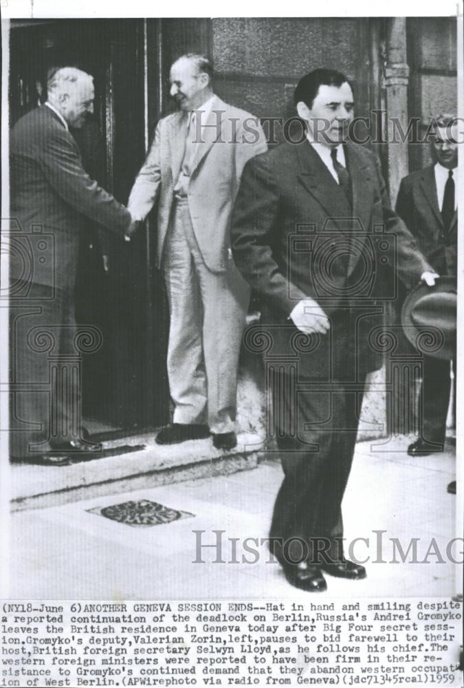 1959 Press Photo Andrei Gromyko Hat Hand Geneva Berlin - RRV30335 - Historic Images