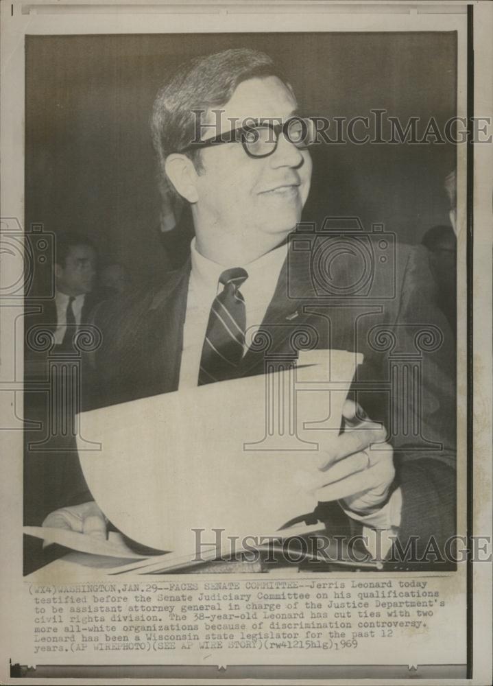 1969 Press Photo Faces Senate Committee Jerris Leonard - RRV13531 - Historic Images