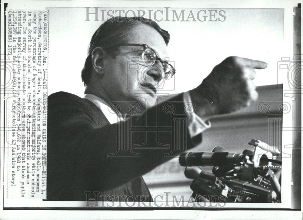 1971 Press Photo Elliot Richardson Desegregation  - RRV72201 - Historic Images