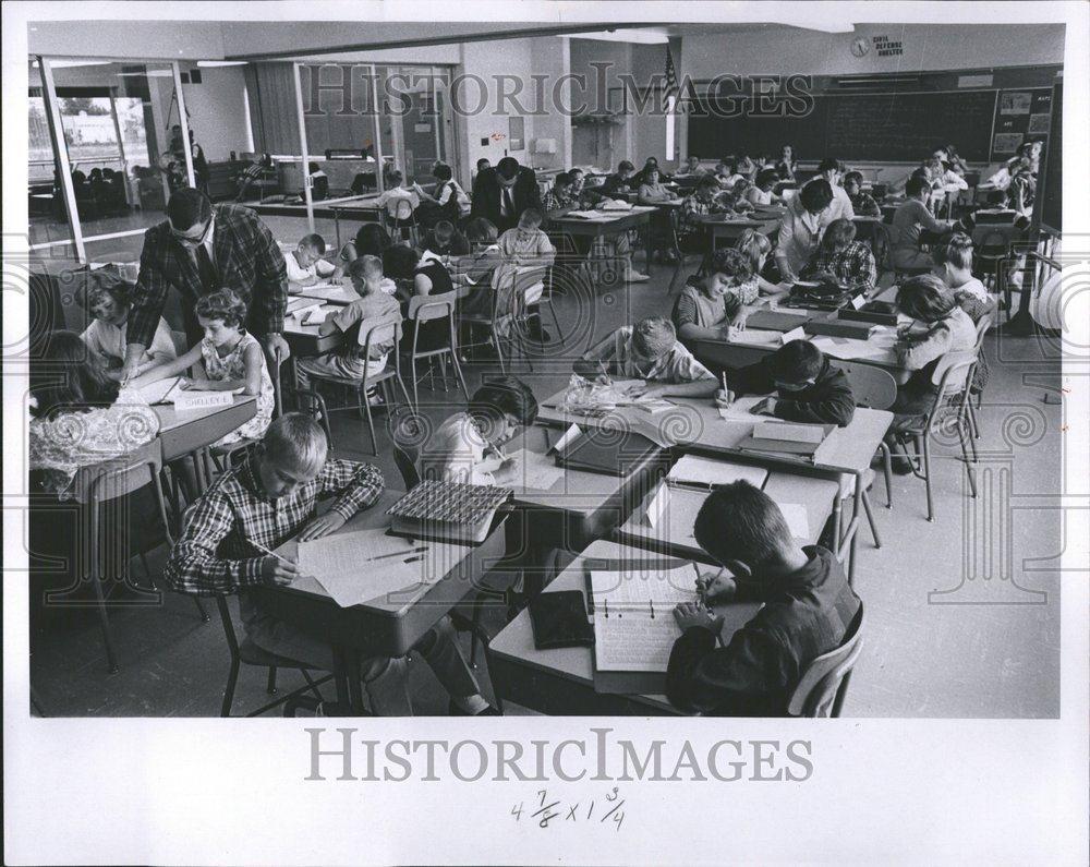 1965 Press Photo Classroom Students Teaching Team - RRV51049 - Historic Images