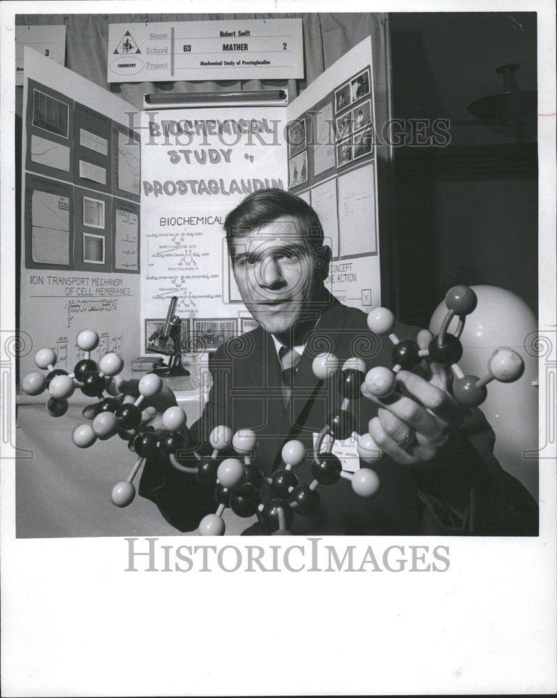 1968 Press Photo High School Experiment Science Fair - RRV56589 - Historic Images