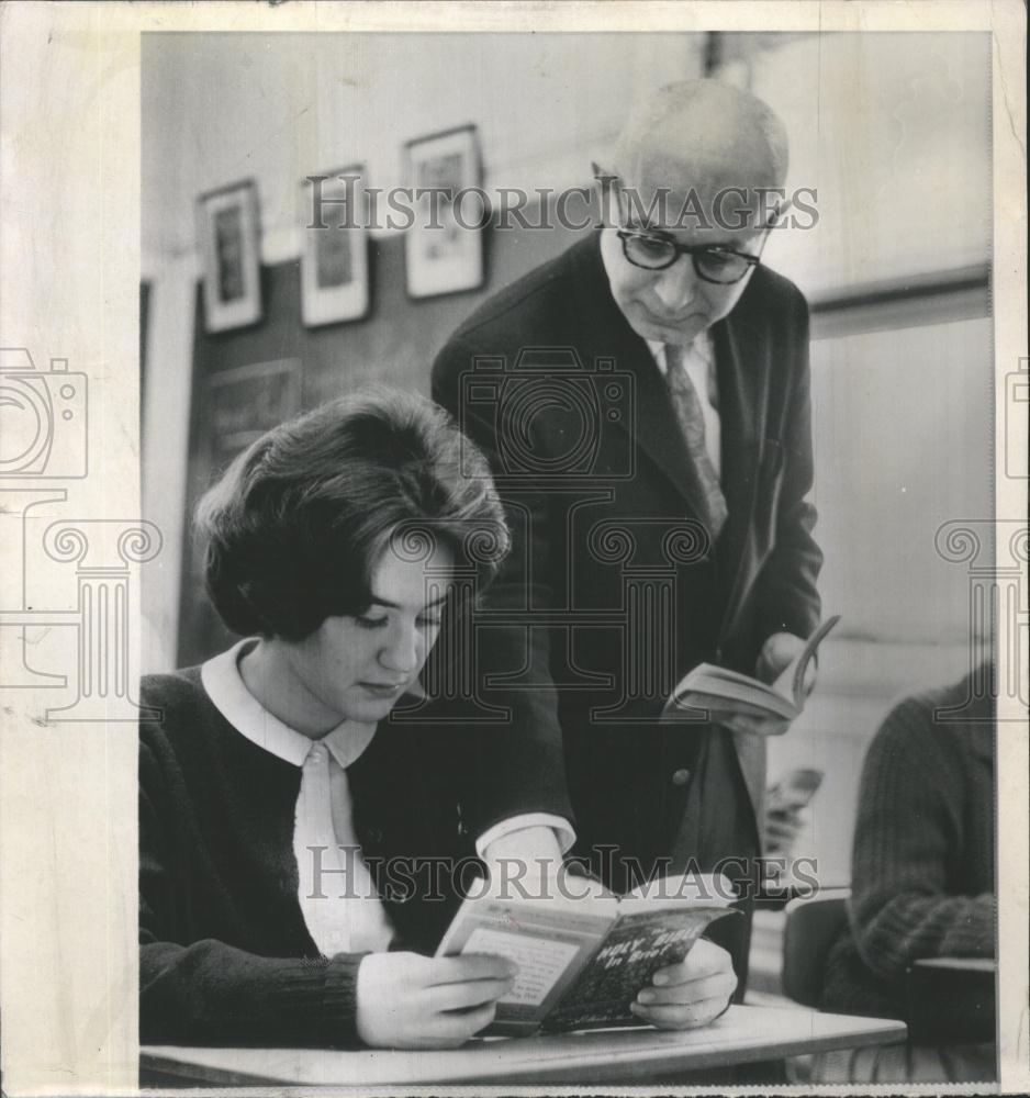 1964 Press Photo Study of Bible - RRV65125 - Historic Images