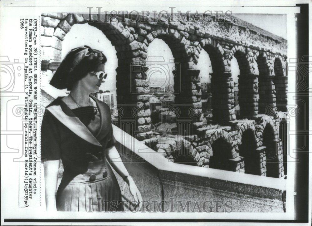 1966 Photo Lynda Bird Johnson Sees Roman Aqueduct - RRV58895 - Historic Images