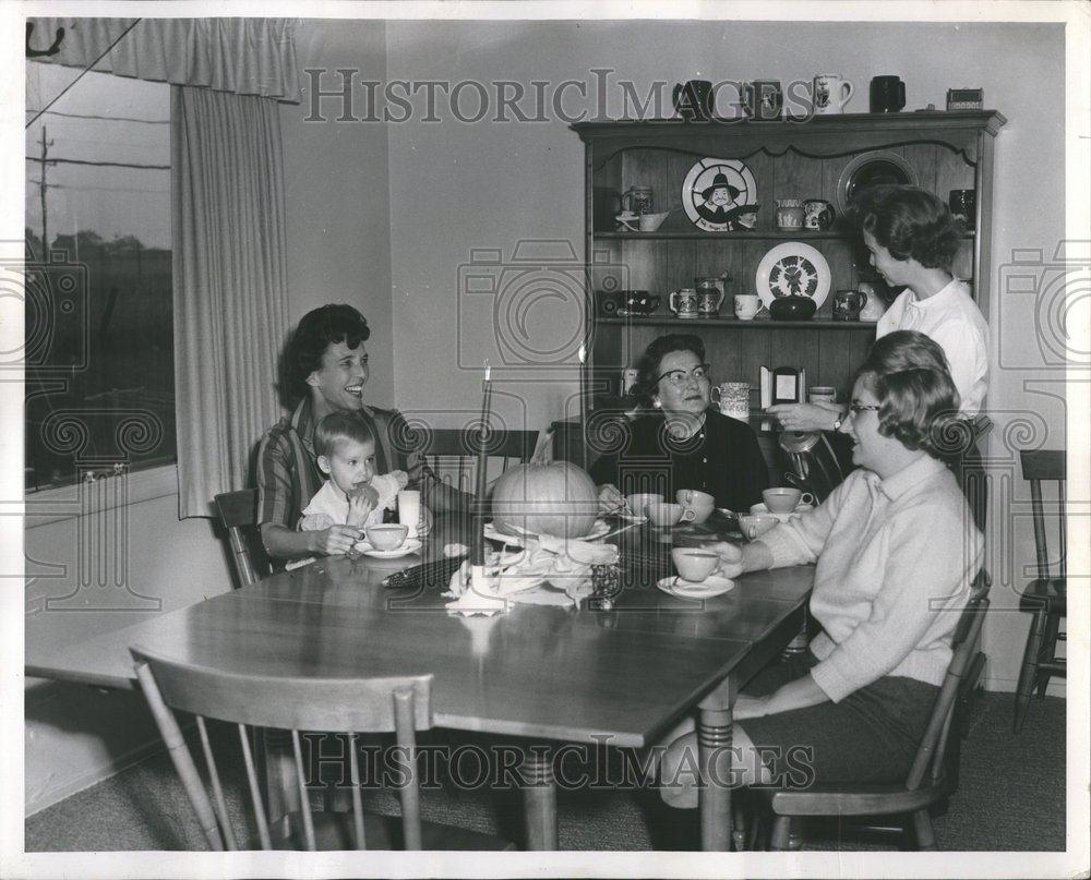 1962 Press Photo Butterfiled Mrs Harry Hilary Mattingly - RRV60037 - Historic Images