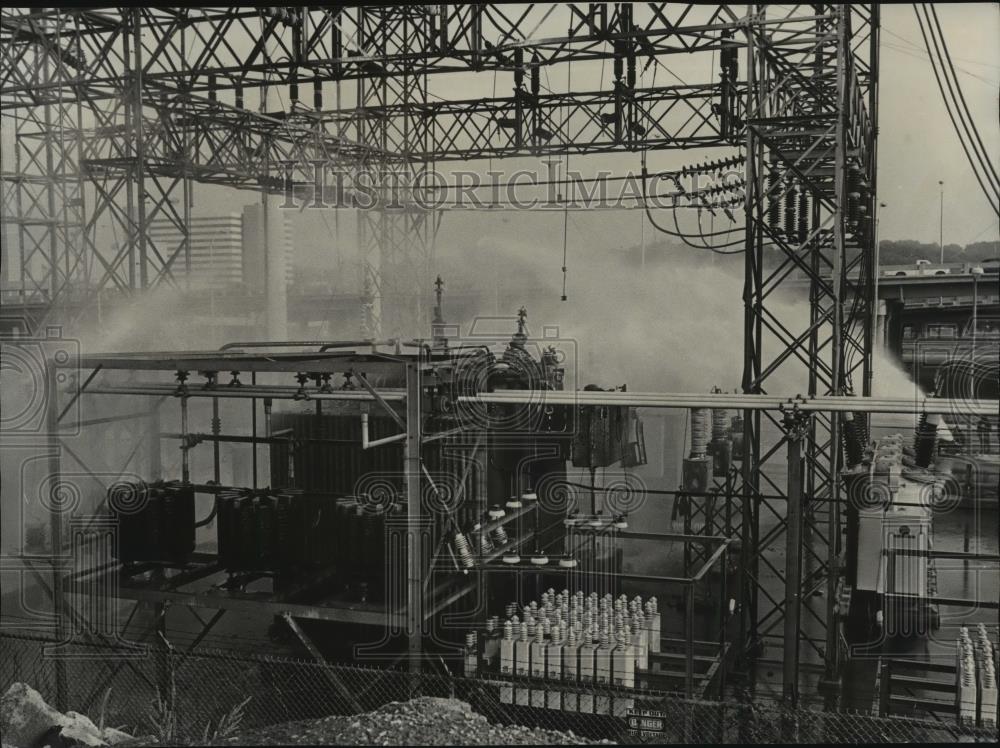 1977 Press Photo Firemen Pour Water on Burning Transformer, Birmingham, Alabama - Historic Images