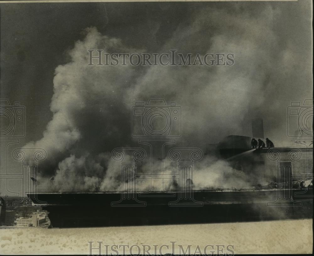 1978 Press Photo Firemen Battle Blaze, Brown-Marx Building, Birmingham, Alabama - Historic Images