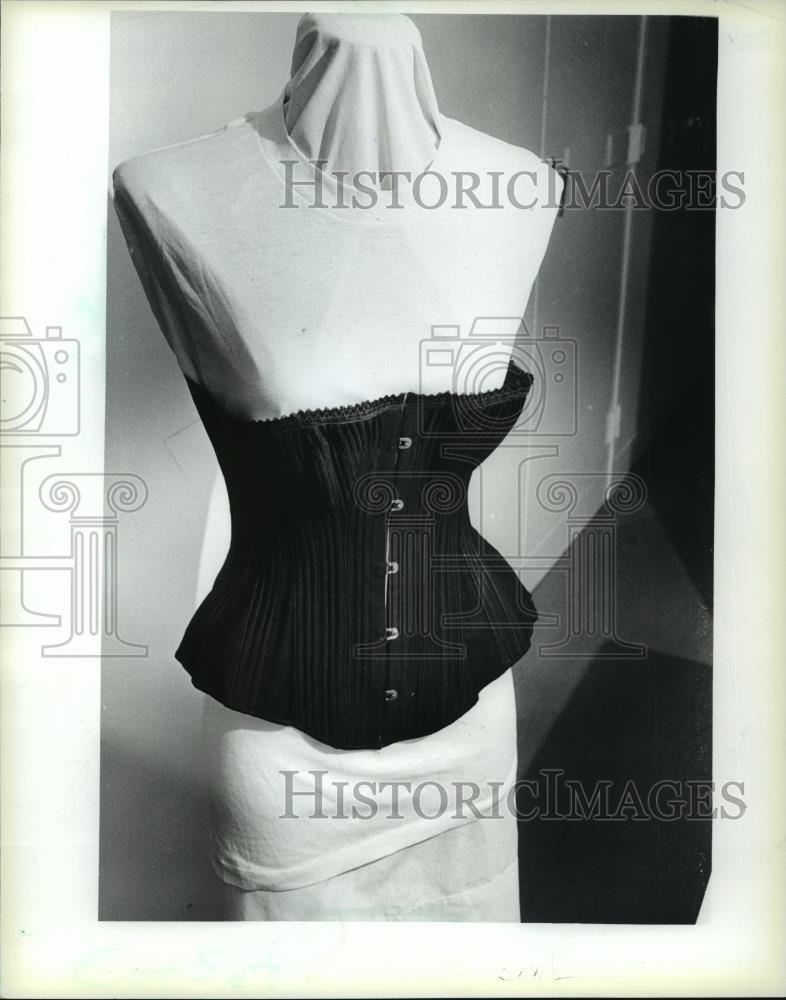 1983 Press Photo Black Lace Corset circa 1900, Milwaukee Public Museum - Historic Images