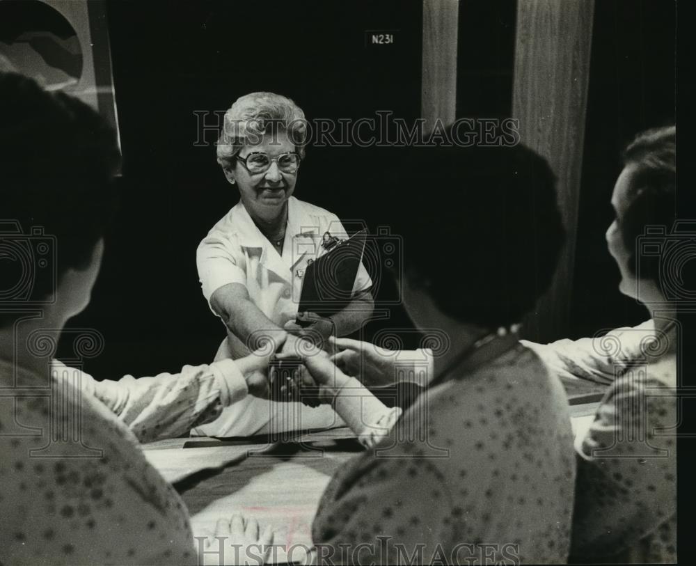 1981 Press Photo Nurse Mary Doehling retiring, St. Joseph Hospital - mja92461 - Historic Images