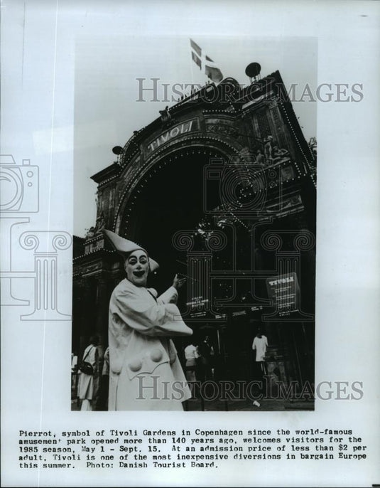 1985 Press Photo Pierrot, the symbol of Tivoli Gardens in Copenhagen, Denmark - Historic Images