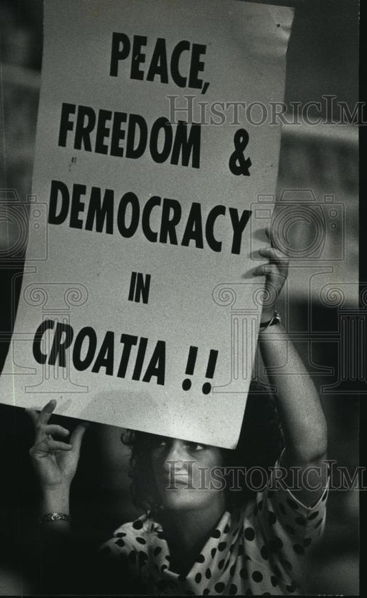 1992 Press Photo Carla Tripi during debate in Democratic primary for US Senate - Historic Images