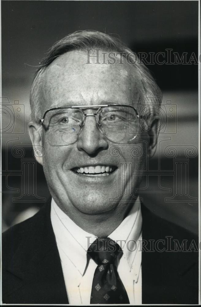 1989 Press Photo Marquette High School basketball coach Paul Noack, Milwaukee - Historic Images