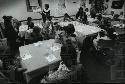 1994 Press Photo Children at a tea party in Delafield, Wisconsin - mja95120 - Historic Images