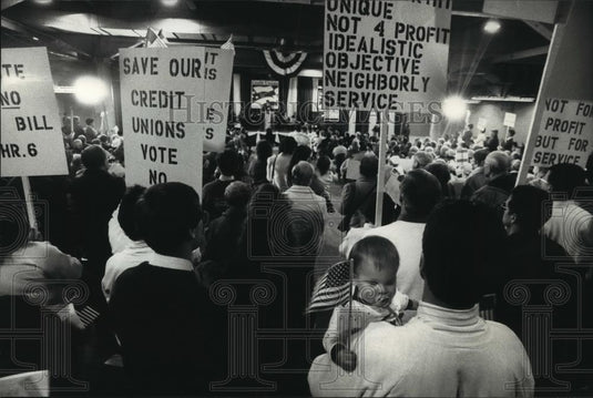 1991 Press Photo Edward Marti speaking to crowd at State Fair Park, Wisconsin - Historic Images