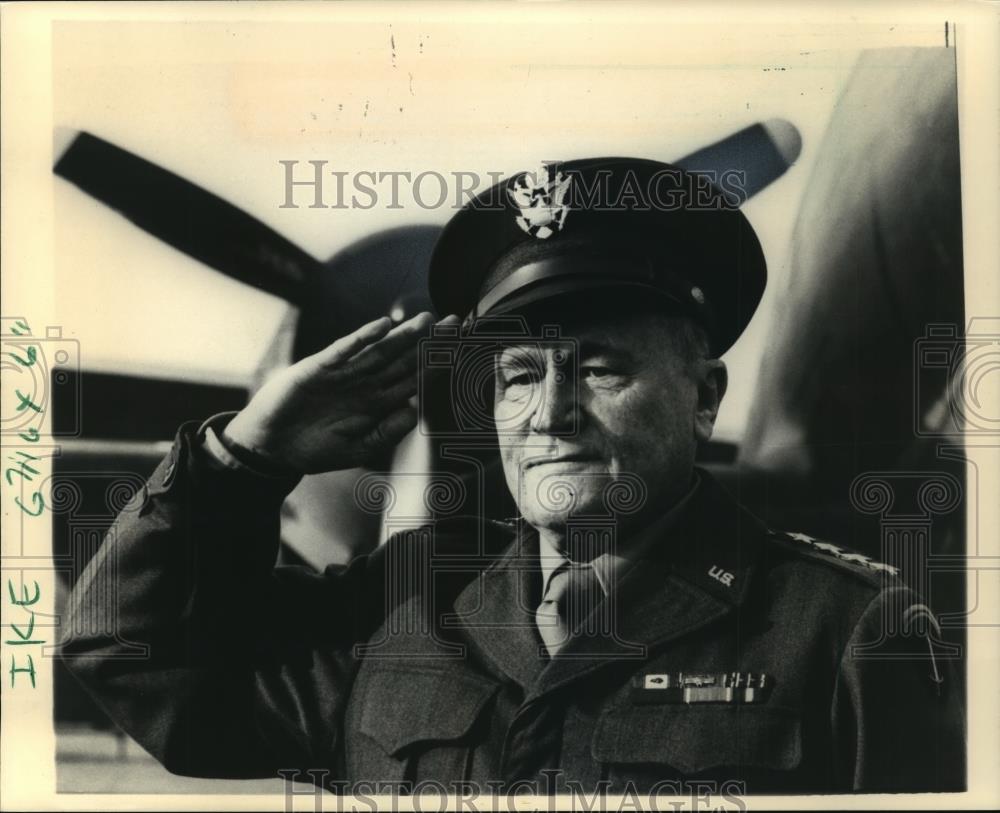 1987 Press Photo E.G. Marshall plays Dwight Eisenhower in "War and Remembrance" - Historic Images