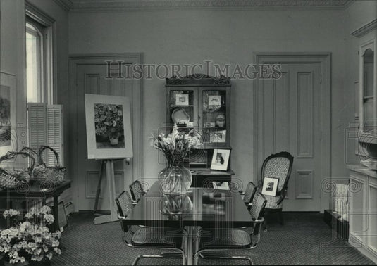 1985 Press Photo The Lewcocks use dining room as arts gallery, Delafield - Historic Images