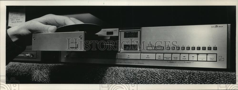 1985 Press Photo Disc gets placed into compact disc player - mja95776 - Historic Images