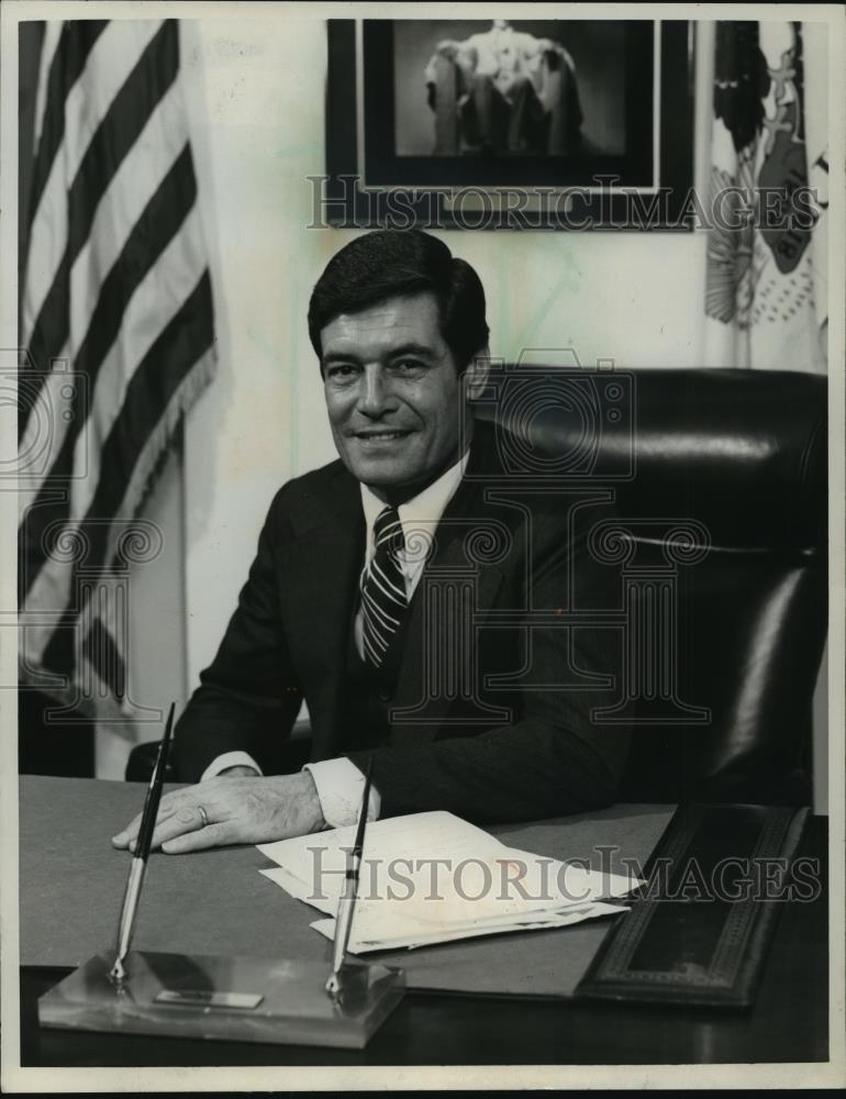 1979 Press Photo Phillip Crane, Republican politician, at desk - mja96072 - Historic Images