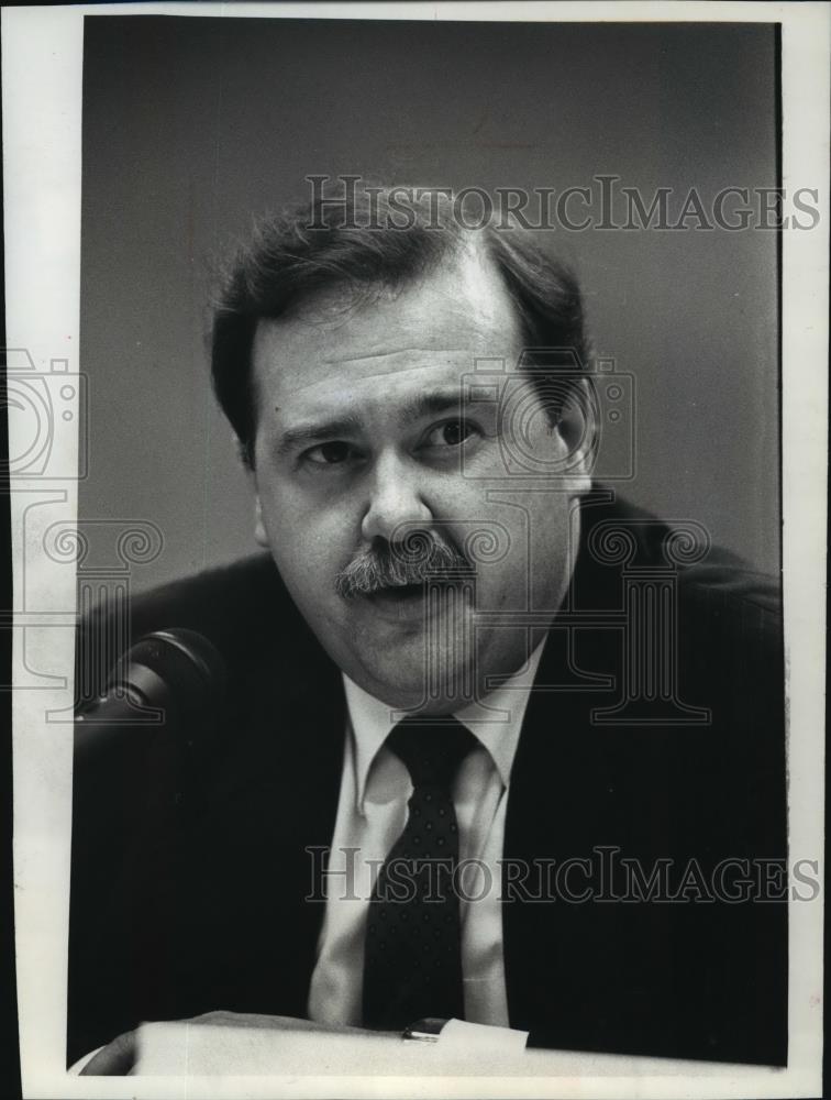 1990 Press Photo Lee S. Dreyfus Jr., candidate for Waukesha County Circuit Court - Historic Images