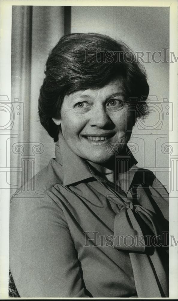 1980 Press Photo Teacher Grace Dummert poses for photo - mja96602 - Historic Images