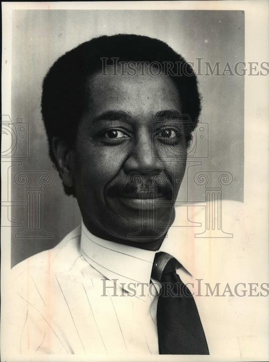 1987 Press Photo Andrew S. Douglas, Milwaukee School Principal - mja96812 - Historic Images