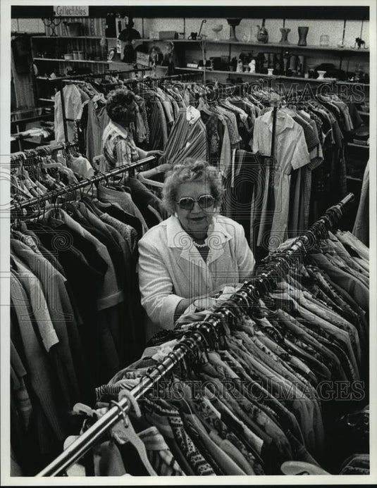 1989 Press Photo Dorothy Strutz, head manager of the Economy Center - mja96973 - Historic Images