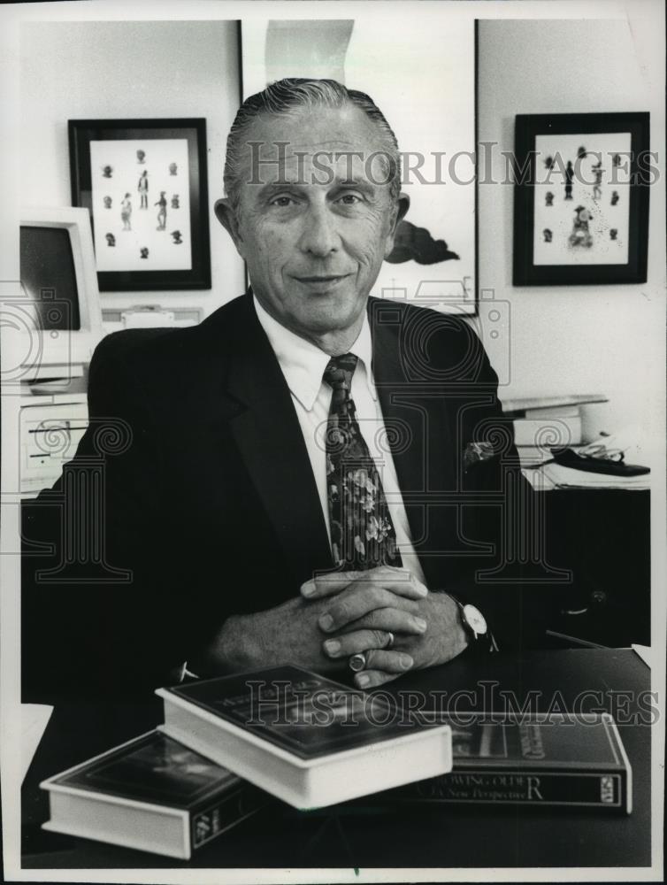 1992 Press Photo David Doyle, 58, of Doyle Communications, Wisconsin - mja97031 - Historic Images