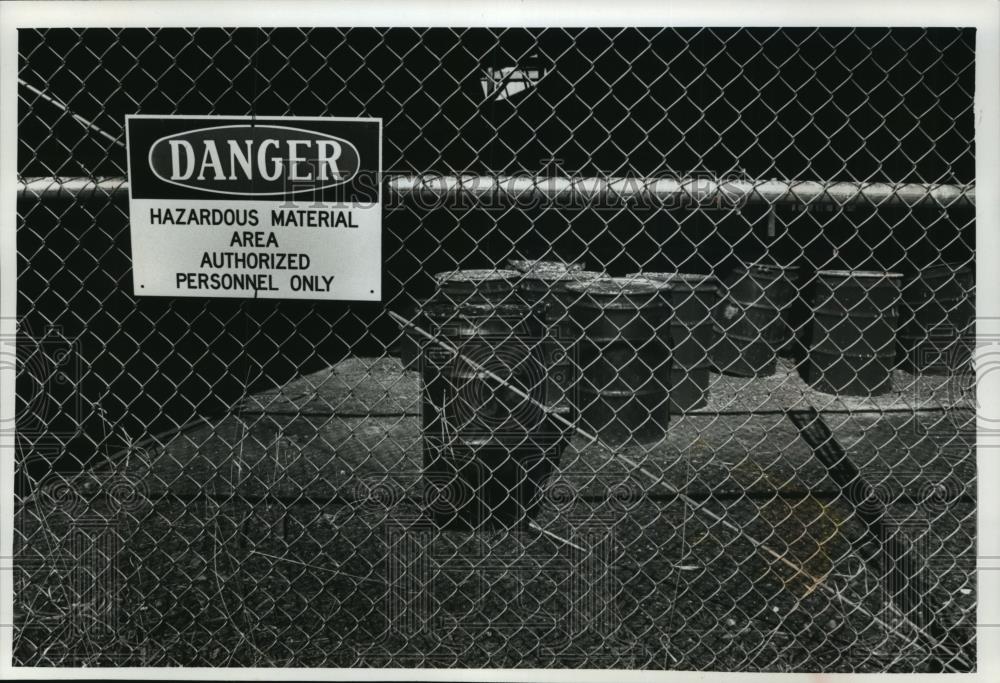 1990 Press Photo Steel drums at the Mid-State Disposal Landfill Superfund site - Historic Images