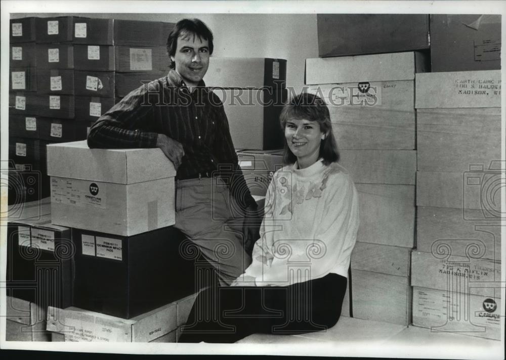 1990 Press Photo John and Carol Magee operate Earth Care Paper Inc in Madison - Historic Images