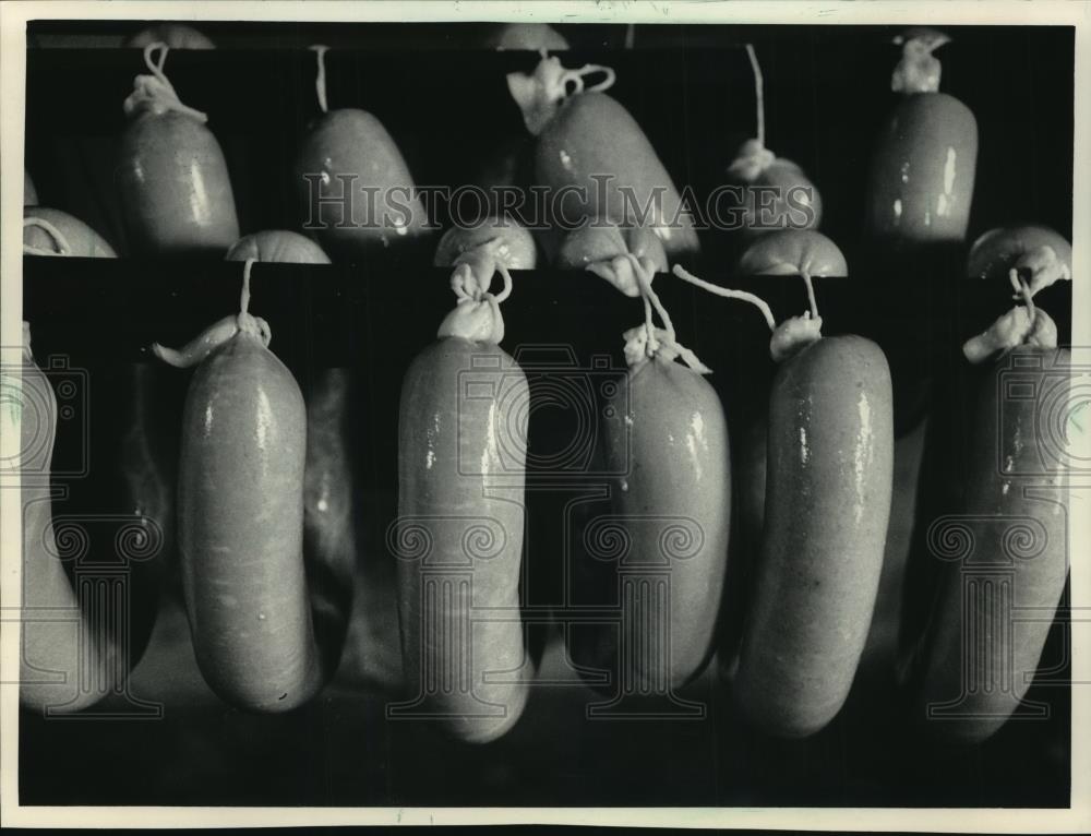 1986 Press Photo Harold Dohr&#39;s sausage keeps his customers coming back - Historic Images