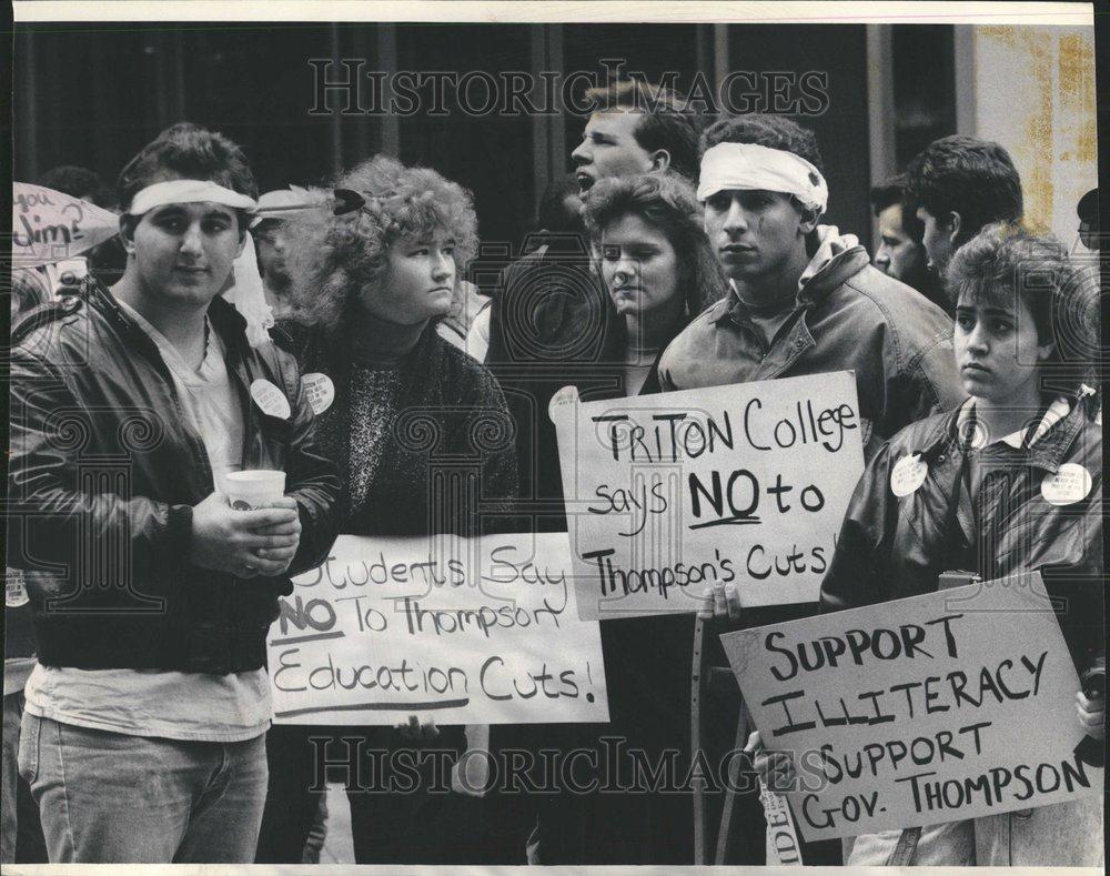 1987 Press Photo Illinois Tuition Increase Demonstratio - RRV59565 - Historic Images