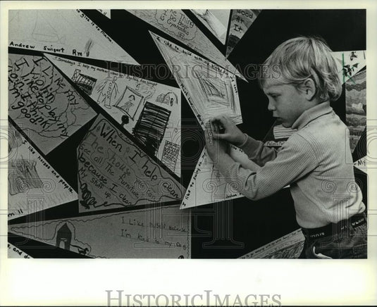 1981 Press Photo Joseph Fox added his work to school's art gallery, Elm School - Historic Images