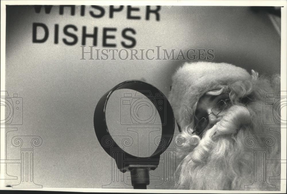 1990 Press Photo Wisconsin, Discovery World, Central Library, Whisper Dishes. - Historic Images