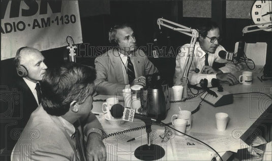 1988 Press Photo Tony Earl & Other Democrats in Race Discuss Money's Influence - Historic Images