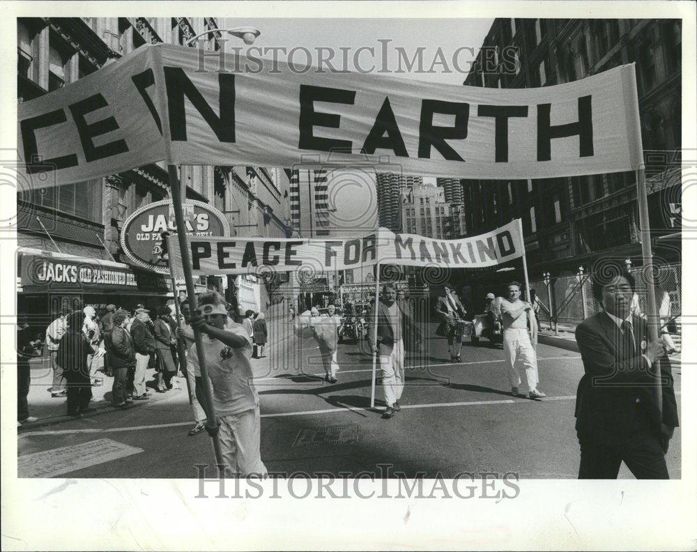 1982 Press Photo Dearborn Wacker Dr Van Byran World - RRV67979 - Historic Images