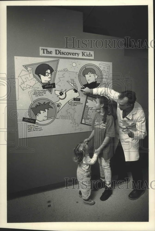 1987 Press Photo Dave Maleckar introduces children to the museum, Discovery Kids - Historic Images