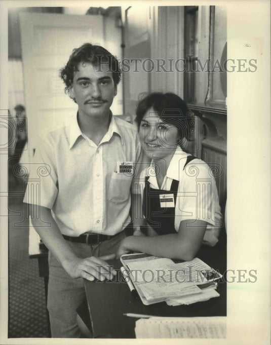 1983 Press Photo Elkhart Lake, Wisconsin, N.J. and Cindy Norton at Schwartz's. - Historic Images