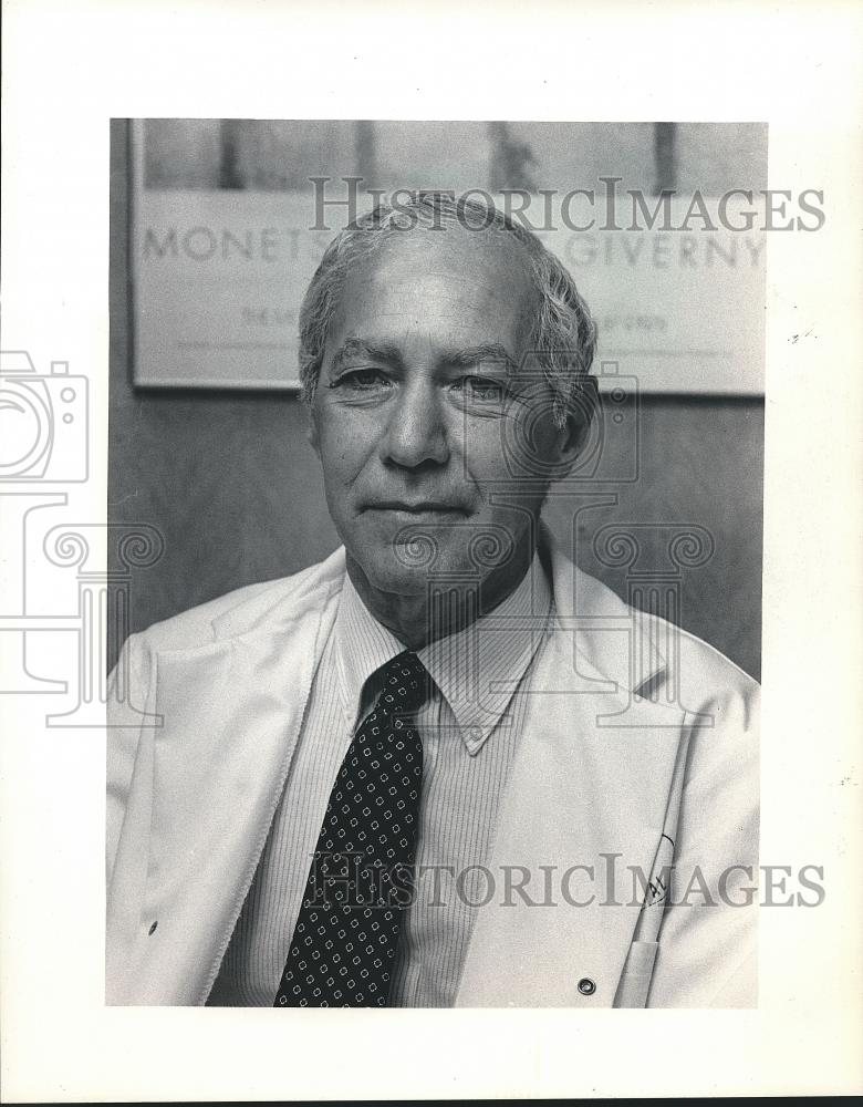 1984 Press Photo Albert Liebman, psychiatrist at Geriatric Health Care Center. - Historic Images