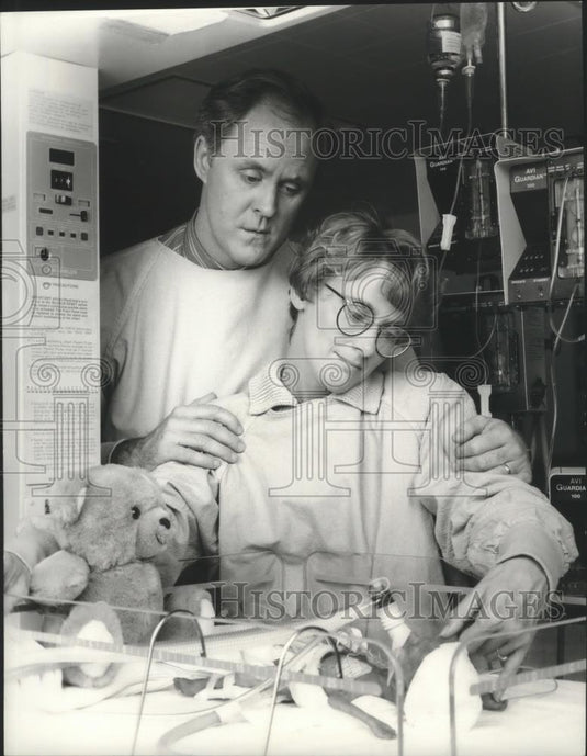 1987 Press Photo Mary Beth Hurt and John Lithgow star in "Baby Girl Scott" - Historic Images