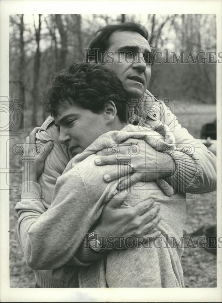 1986 Press Photo Tony Lo Bianco and Timothy William on &quot;Welcome Home, Bobby&quot; - Historic Images