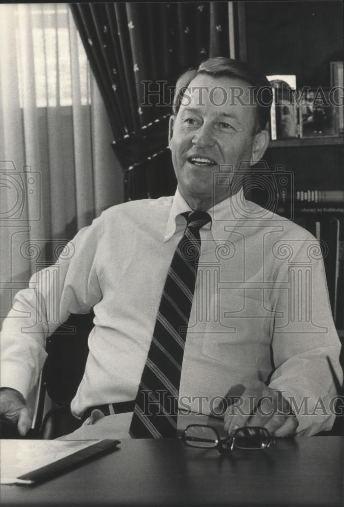 1984 Press Photo Vincent R. Little, President of Roundy&#39;s Incorporated - Historic Images