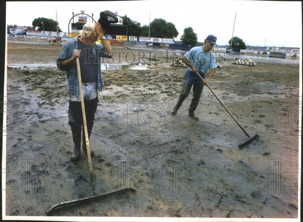 1993 Press Photo Jay Purcell, Larry Miller, Workers at Parks Department - Historic Images