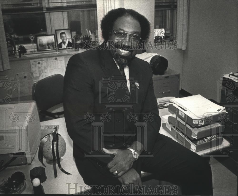 1990 Press Photo Willie Little, administer of Learnfare for public schools - Historic Images