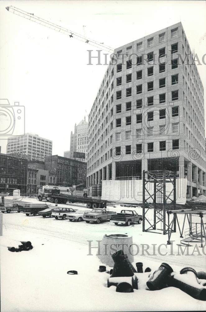1984 Press Photo The Winmar Office Tower from Michigan Street - mjb10927 - Historic Images