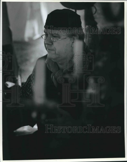 1991 Press Photo Stevn Towne shows students his metal wares in Waukesha - Historic Images