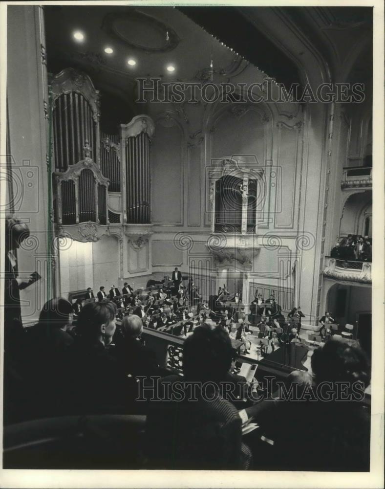 1986 Press Photo Milwaukee Symphony Orchestra plays, Hamburg, West Germany - Historic Images