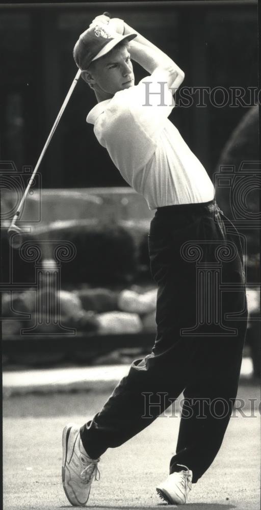 1992 Press Photo Matt Mueller, golfer, at North Hills Country Club - mjb64963 - Historic Images
