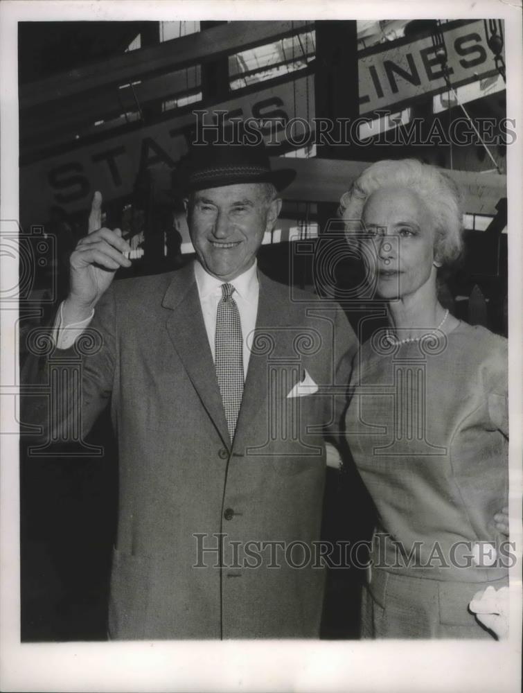 Press Photo Film producer, Samuel Goldwyn, and wife in New York after trip. - Historic Images
