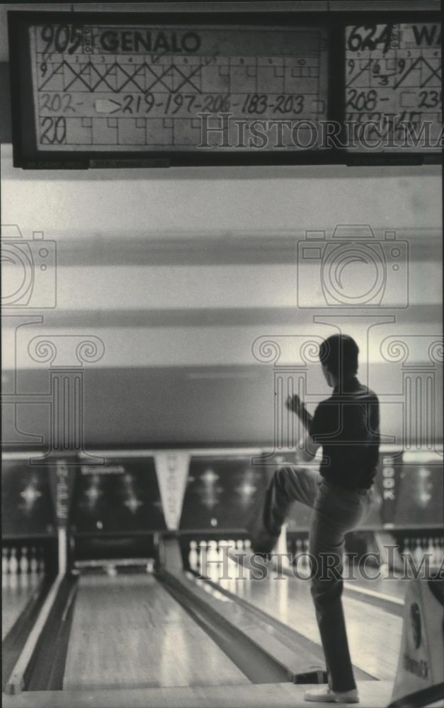 1986 Press Photo Don Genald bowling in the Lite Beer Championship in Wisconsin - Historic Images